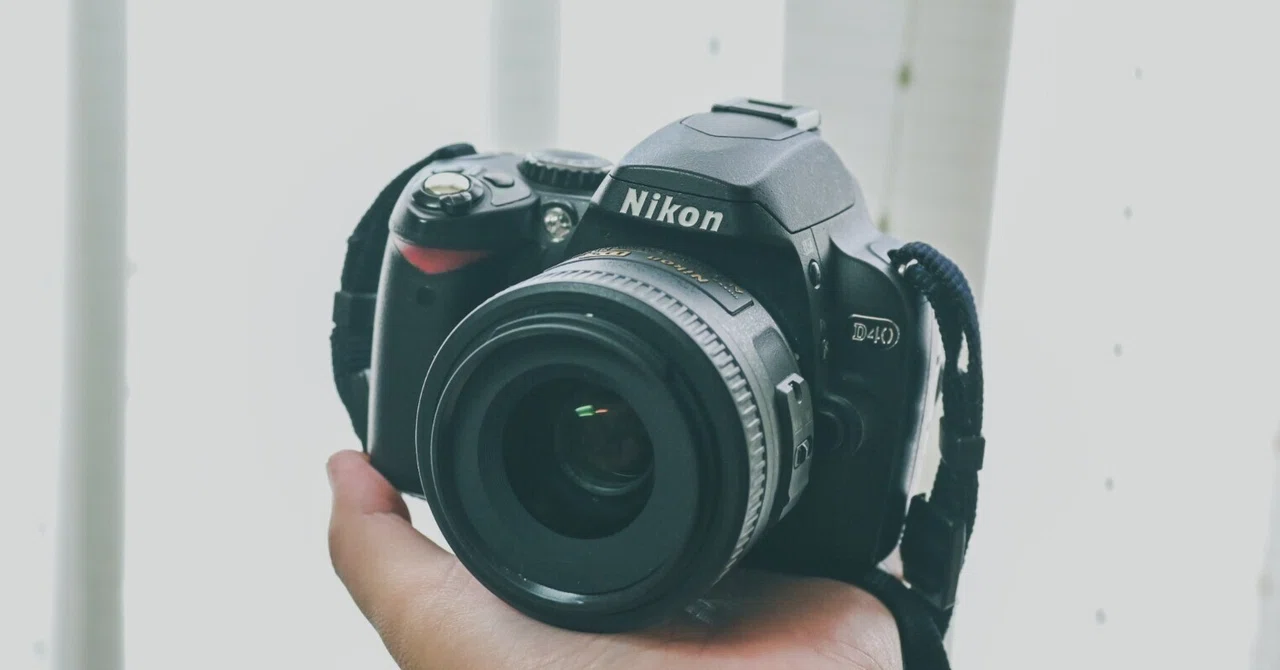 Nikon D40】蒸し暑い祭りのあとを歩く｜もんぶらん