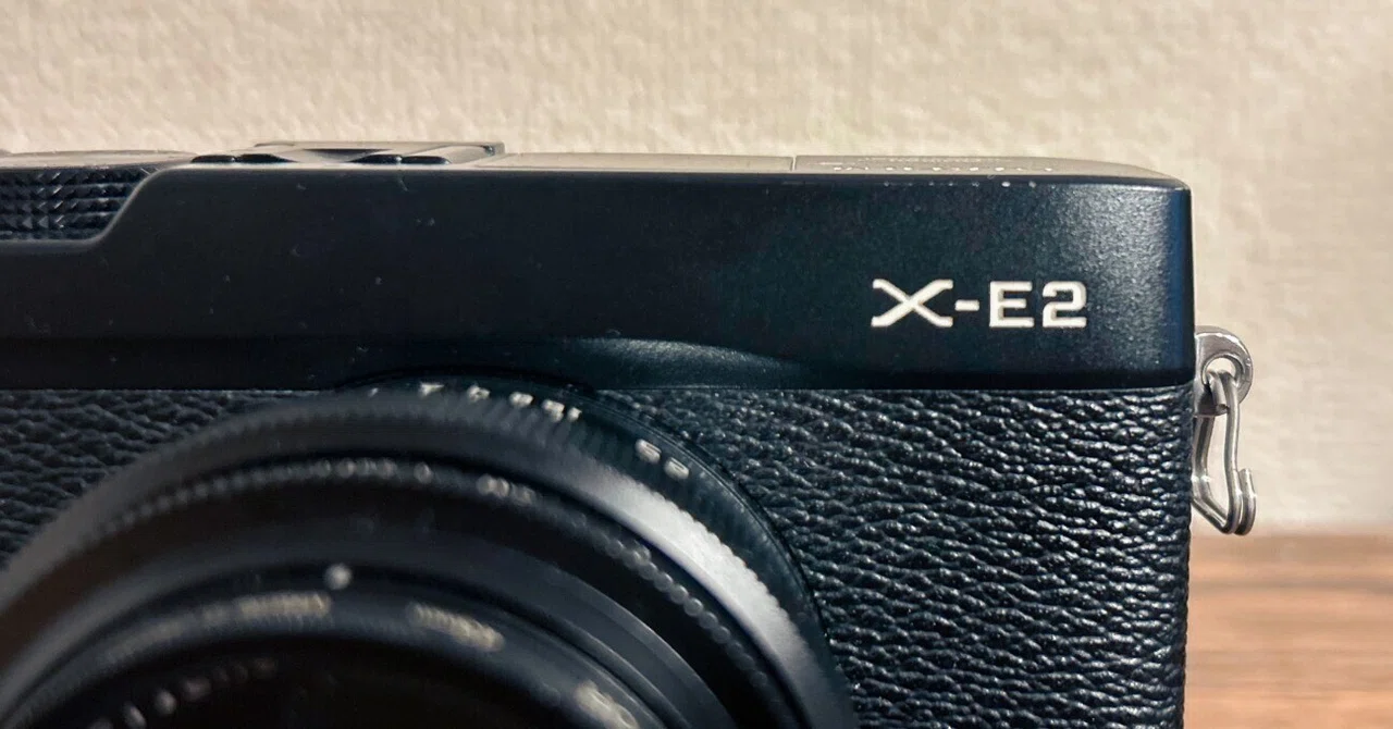 FUJIFILM X-E2】初めてのミラーレスカメラを買って少しわかったこと｜山岡