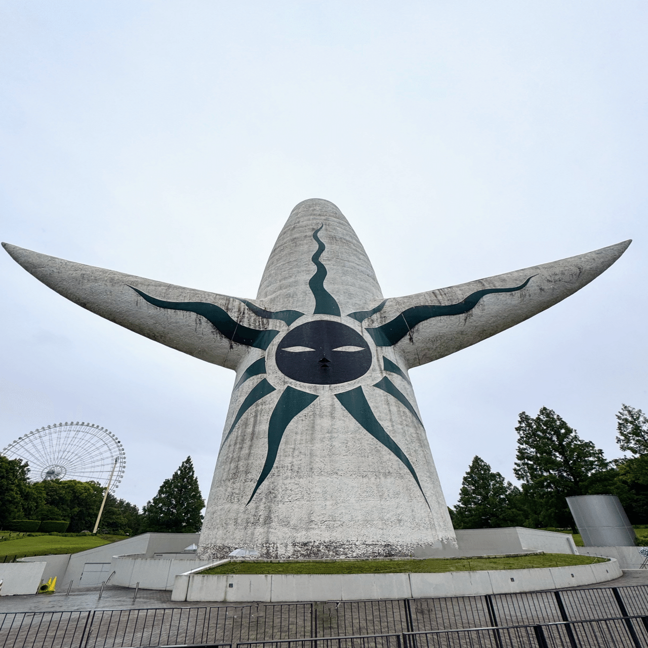 雨と塔と、歴史の城｜EXPO'70万博記念公園🌲太陽の塔🏯大阪城🍜神座