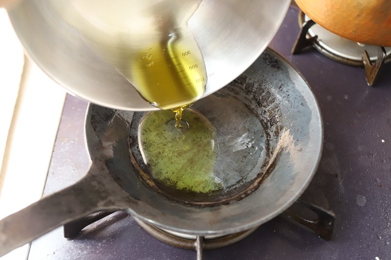 鉄のフライパンの再生とメンテナンス 樋口直哉 Travelingfoodlab Note 鉄のフライパンの再生とメンテナンス 樋口直哉 Travelingfoodlab Note