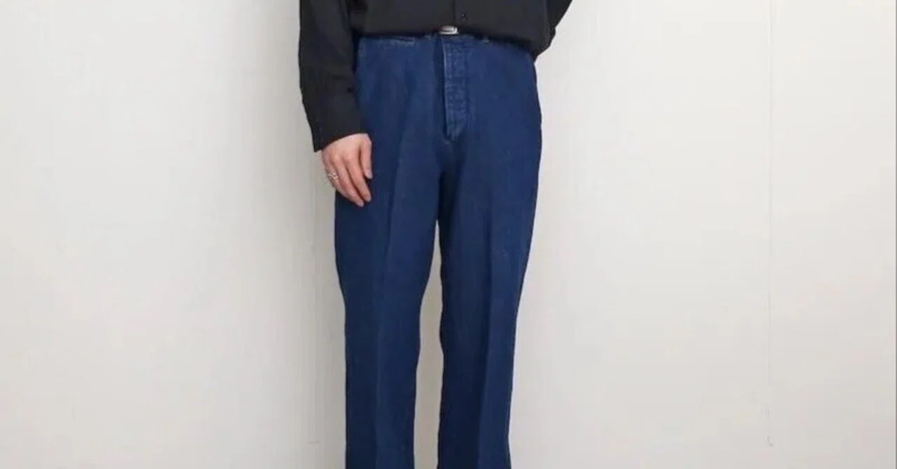 MAATEE&SONS】デニムなのにドレス。土臭さゼロの“育てる”トラウザー