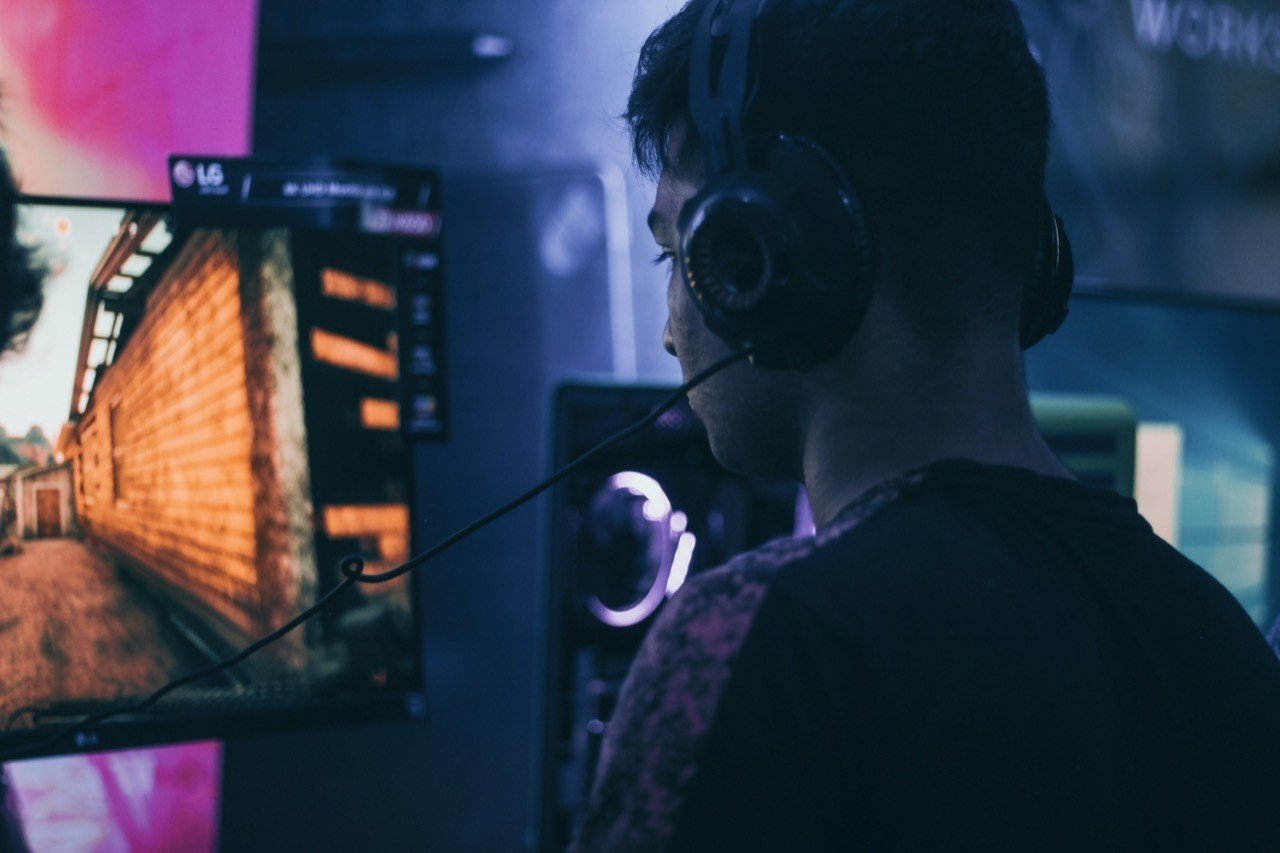 リモートワーク環境を改善させるために いますぐゲーミングイヤホンを買うべき４つの理由 Seina Morisako Note