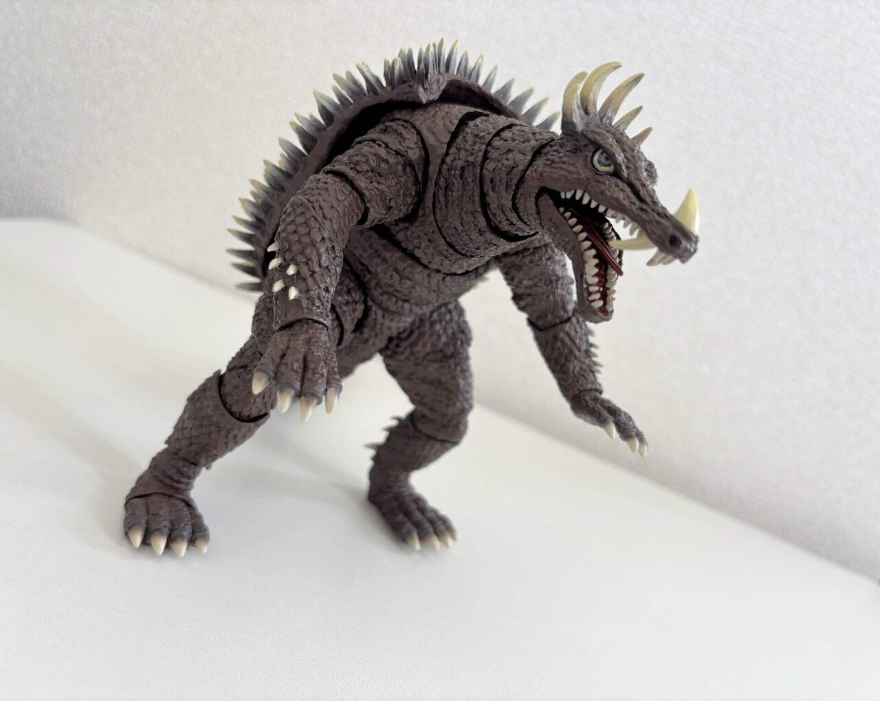 フィギュア開封】S.H.MonsterArts アンギラス(1972)｜へべれけ
