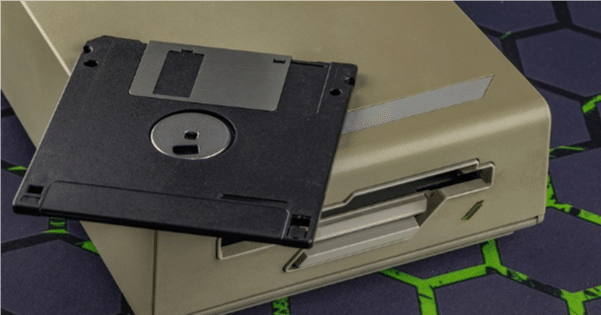 今なお1.8兆円市場「フロッピーディスク」、産業界から「消えそうで