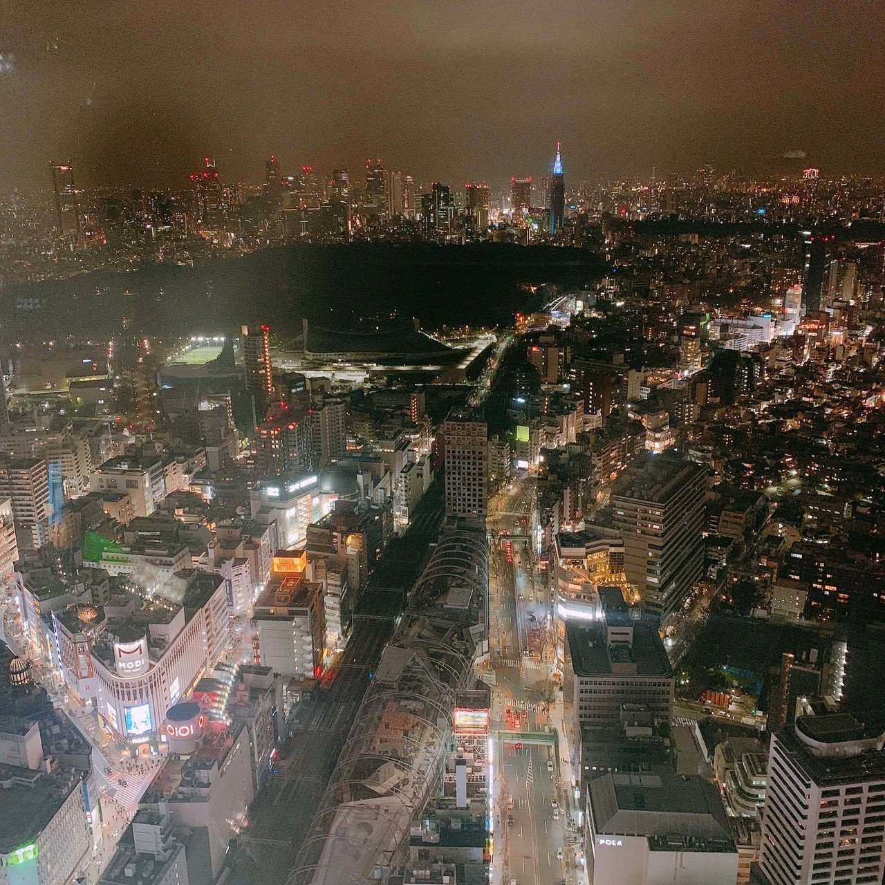 2 15 渋谷skyに行ってきた やっぱりキラキラしてるって良いよね 心なしか人までキラキラしてたような 雰囲気が違う本当に東京好き 海外海外言ってきたけどここも割と良い ビル上の赤いランプのキ レナ Note