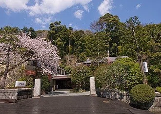 そこに昭和の歴史を見た、老舗旅館の重みと品格｜ぜいぜい｜note