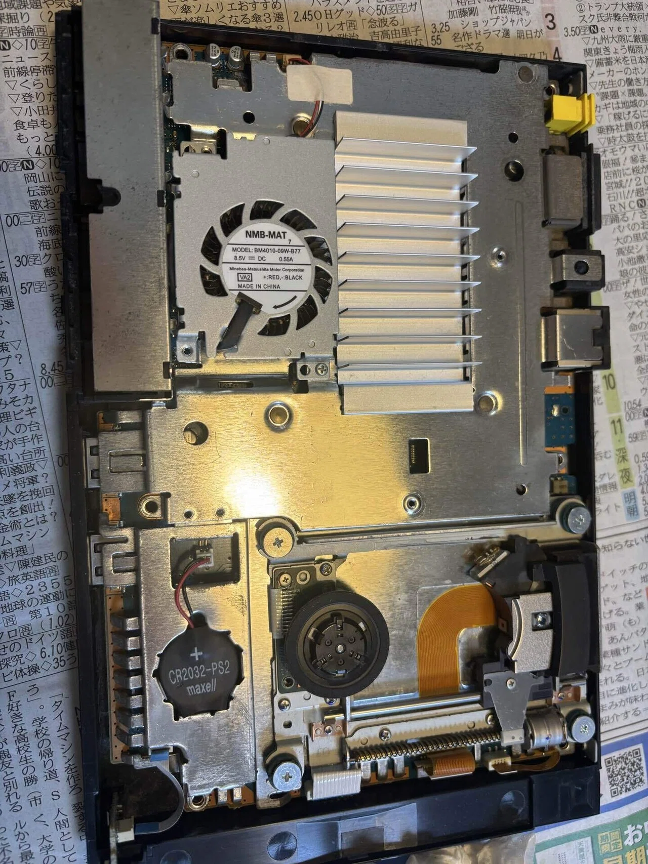 ps2 の中のパーツです300円で ps2分解してなおす｜たろう
