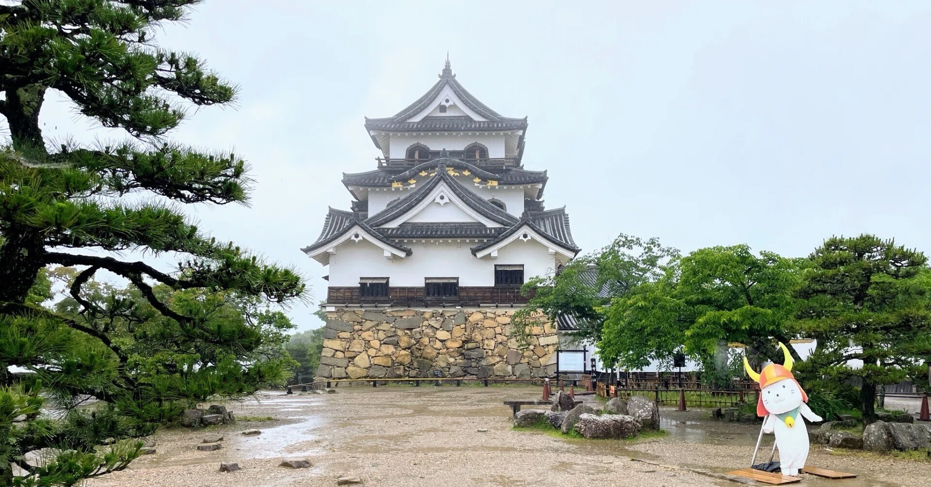 彦根城博物館の湖東焼と城下町、それに寅さん｜美術館とお寺と猫