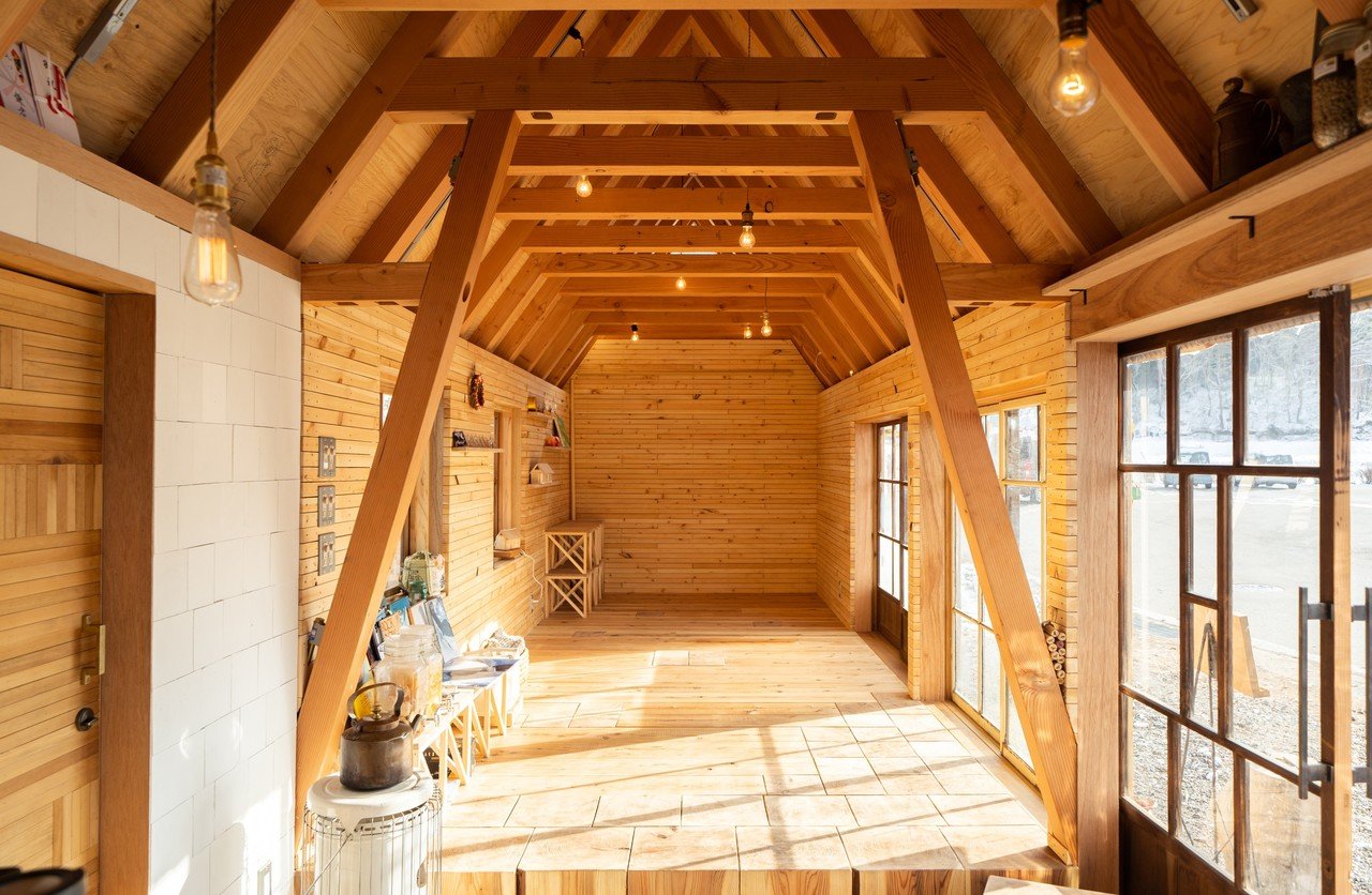 ハーフビルドで小屋を建てる！MOUNTAIN HUT 完成編｜小穴真弓