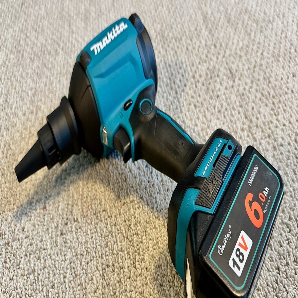 想像以上に多彩な用途に使える！マキタ充電式エアダスタAS180D！｜NEO