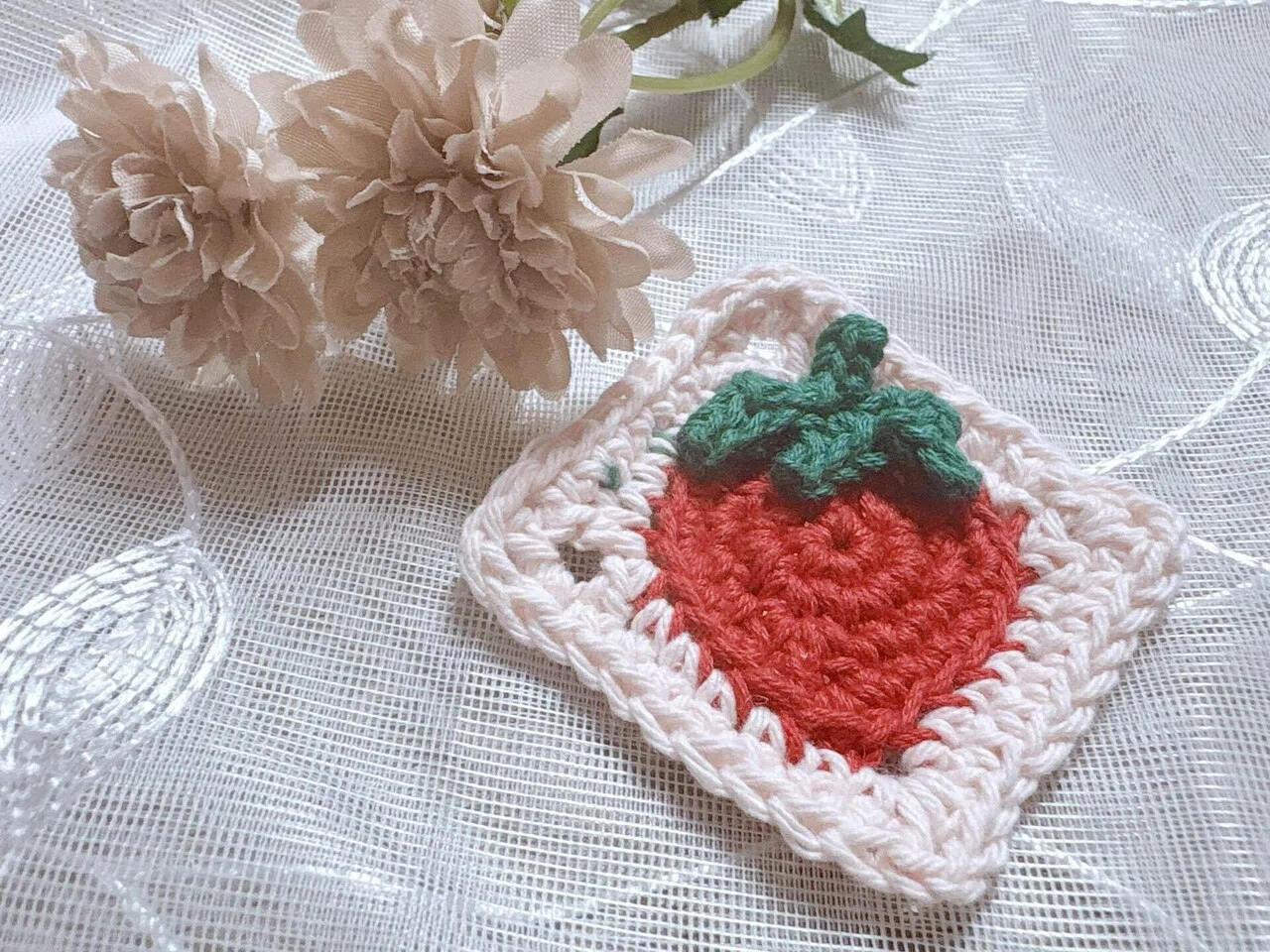 🌷今週のちいさな編みもの｜並べて可愛い「いちごのミニグラニー