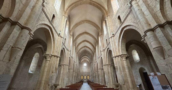 西洋建築史】ル・トロネ修道院（フランス）｜荘司 和樹