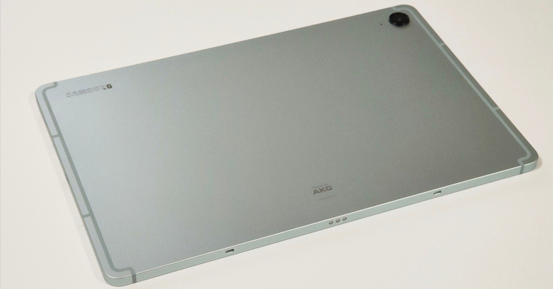 Galaxy Tab S9 FEレビュー。防水とSペン対応が魅力、刺さる人には Galaxy Tab S9 FEレビュー。防水とSペン対応が魅力、刺さる人には