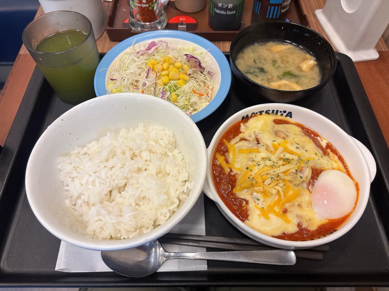 松屋のうまトマハンバーグ定食レビュー！｜クエ