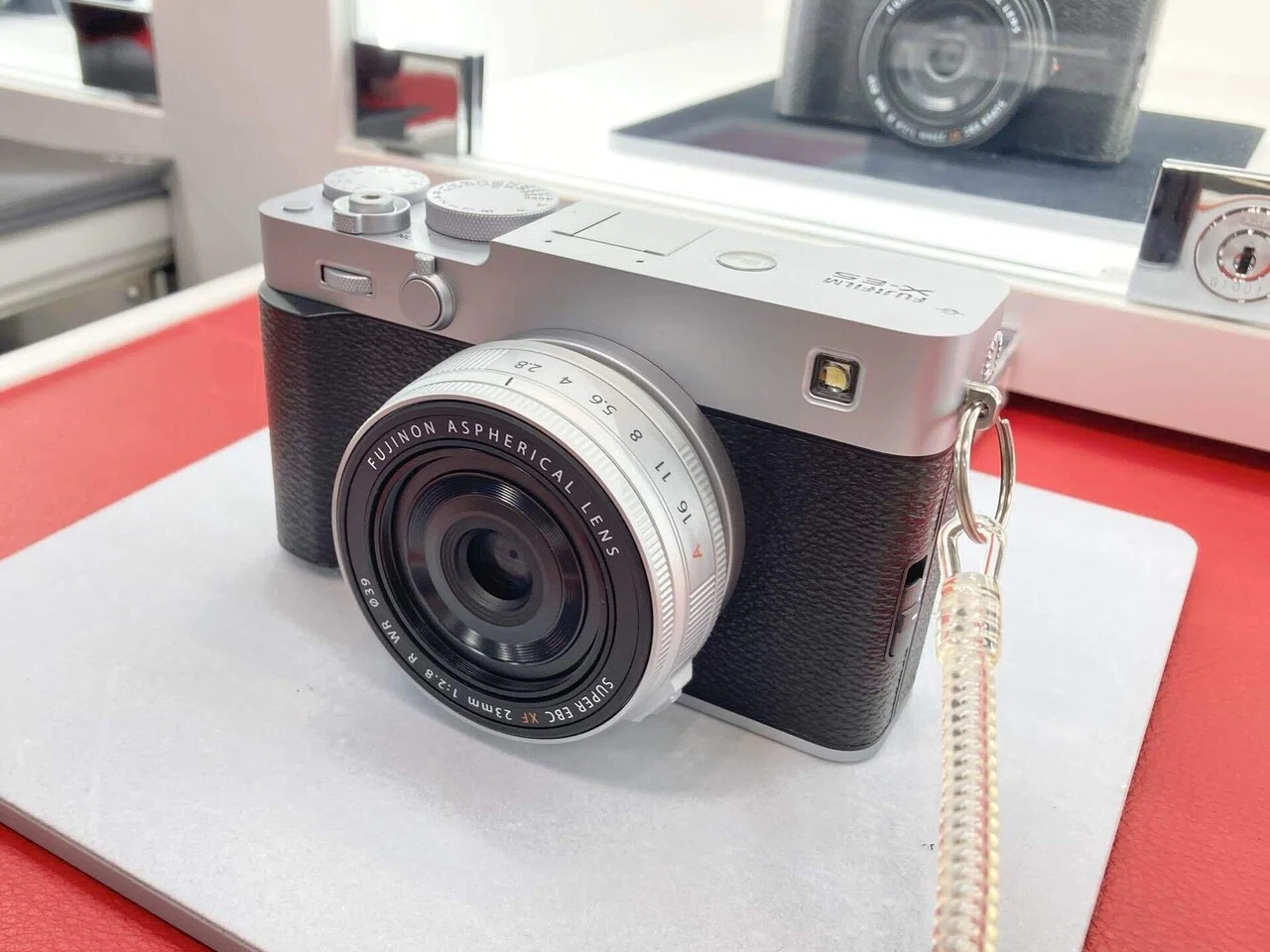 新「X-E5」早速タッチ＆トライ｜会場カメラマン・ナベゾー