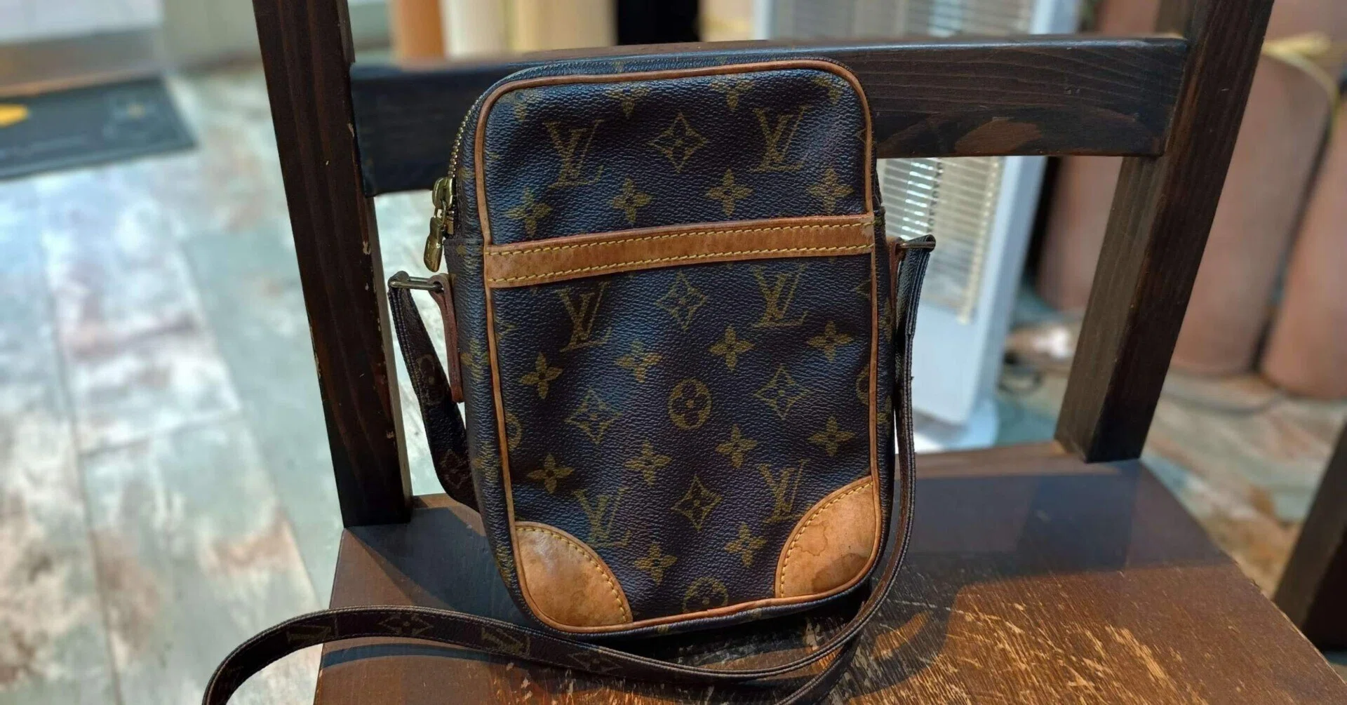 根付修理/根革交換】Louis Vuitton/ルイヴィトンショルダーバッグ 