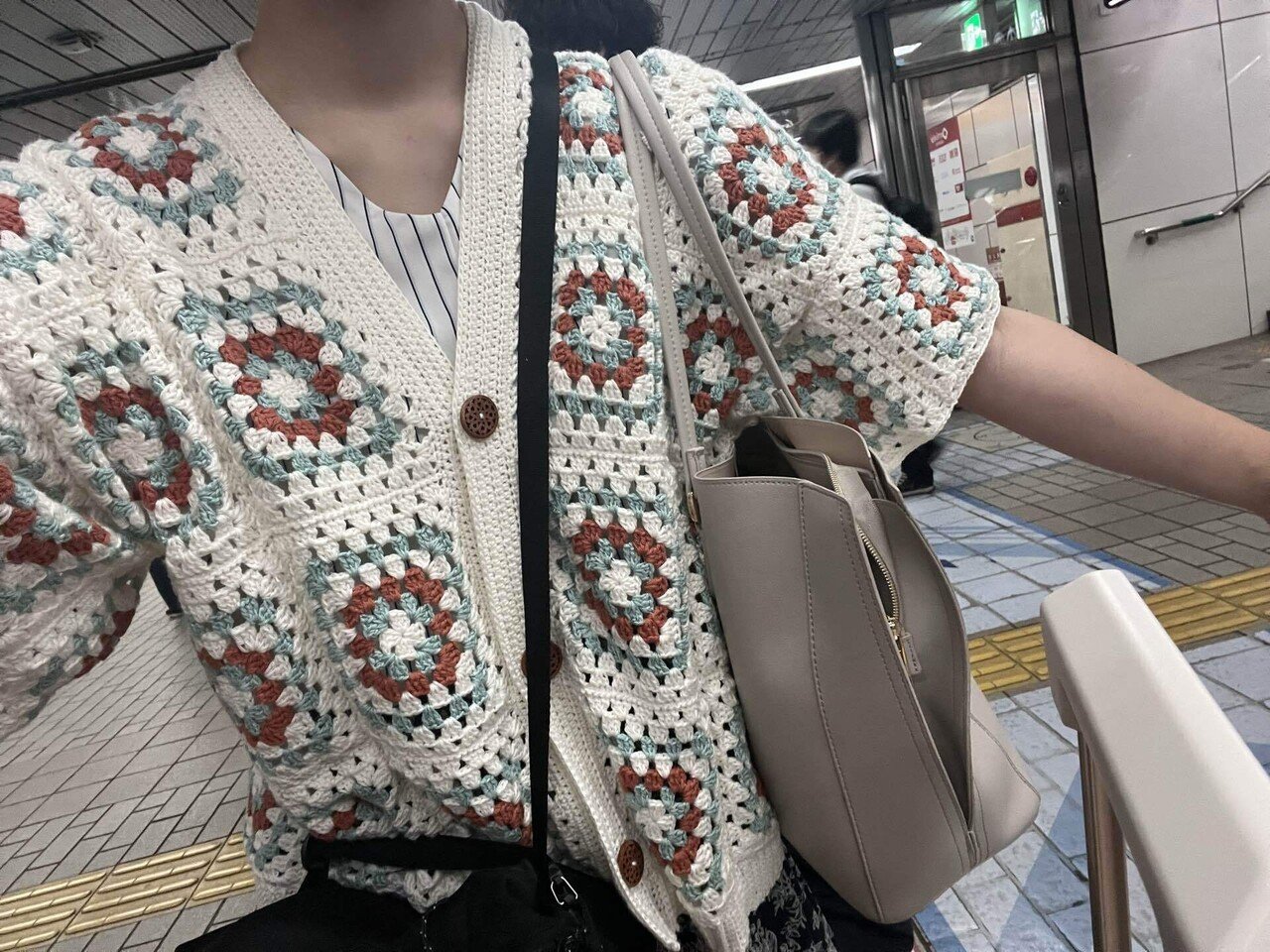 モチーフ編みの半袖カーディガン｜ふく