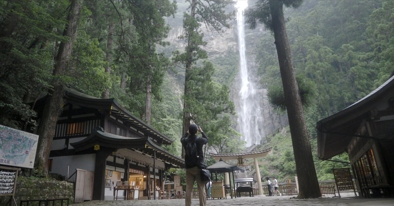 【真作】掛軸　中山勝山　三界相生財運図　幻想的な滝と霧の風景　共箱入　Q134 【真作】掛軸　中山勝山　三界相生財運図　幻想的な滝と霧の風景　共箱入　Q134
