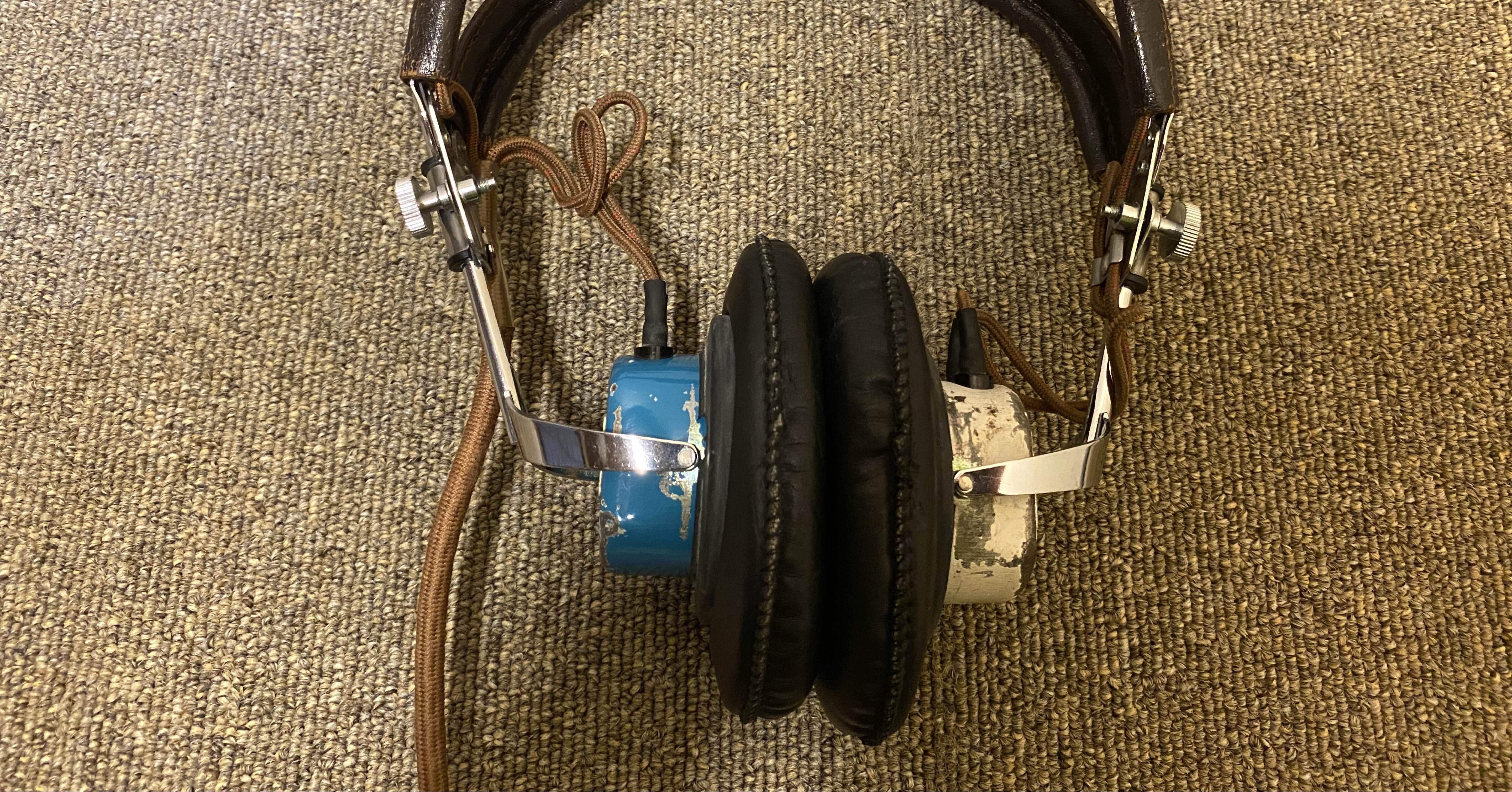 業務用機種で有名な藤木電器の名機 ELEGAのヘッドホン DR-631Cを