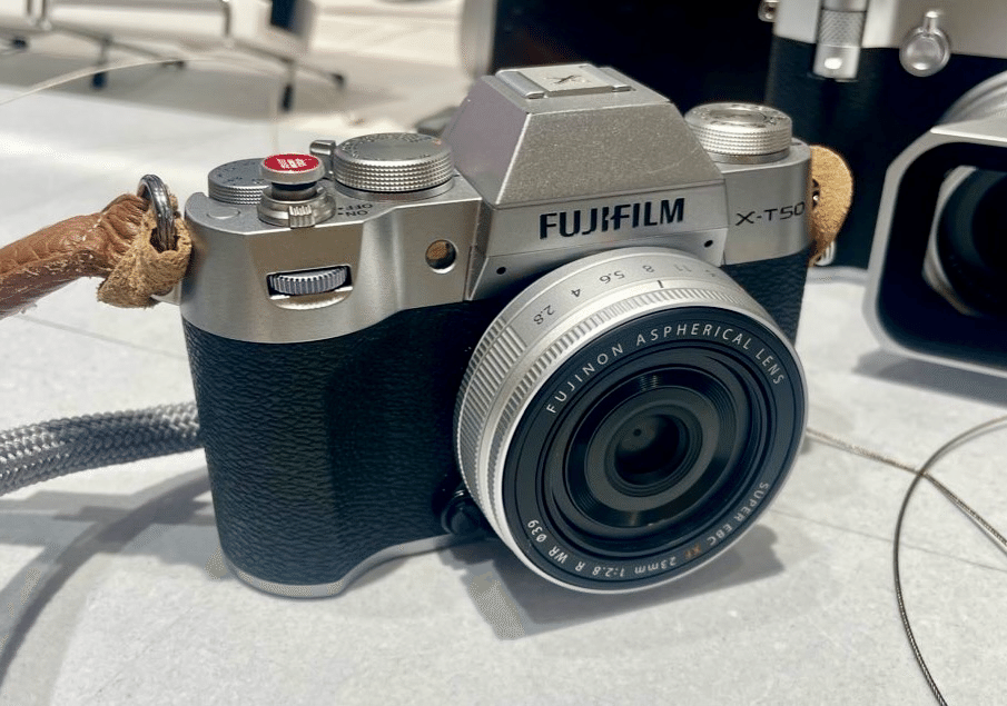 富士フイルム XF23mm F2.8 R WR シルバー フジノンレンズ XF23mmF2.8 R WR シルバー | フジフイルムモール