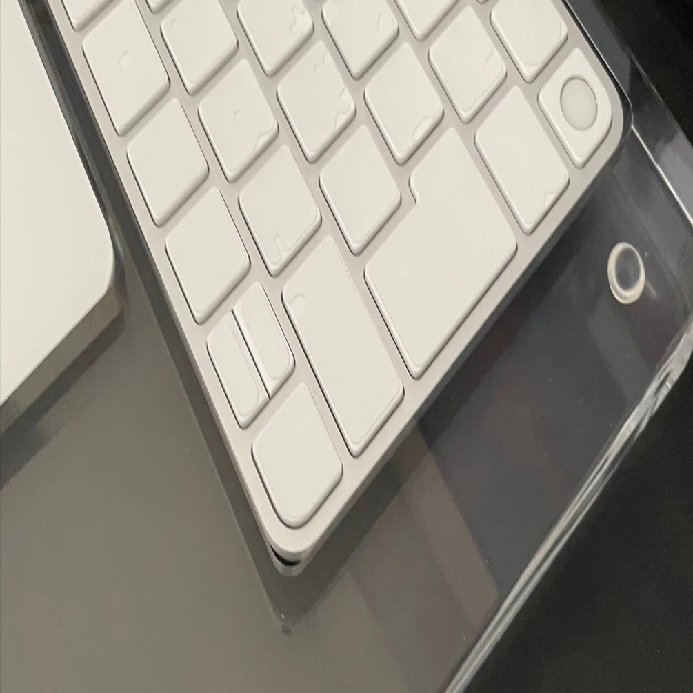 Appleキーボードとトラックパッドをリキッドガラス仕様にしました