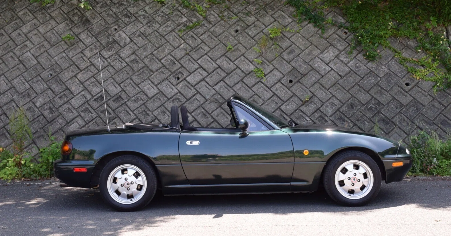 It is my partner. 10 Years 100,000km Story No. 106 Eunos Roadster