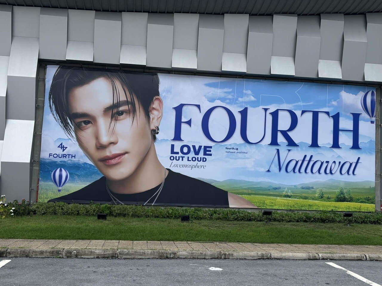 LOVE OUT LOUD★LOL2025【写真集&外箱のみ】特典&DVD なし LOVE OUT LOUD FAN FEST 2025: LOVEMOSPHERE（LOL） タイ本国参戦の