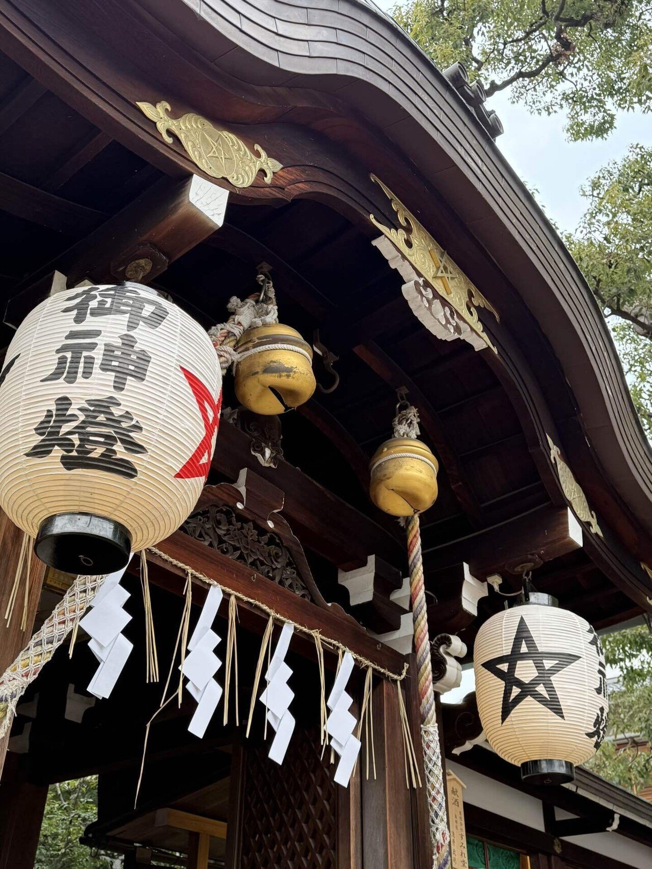京都・晴明神社〜桔梗印と陰陽師。稲荷生まれ変わり説と晴明伝説を辿る