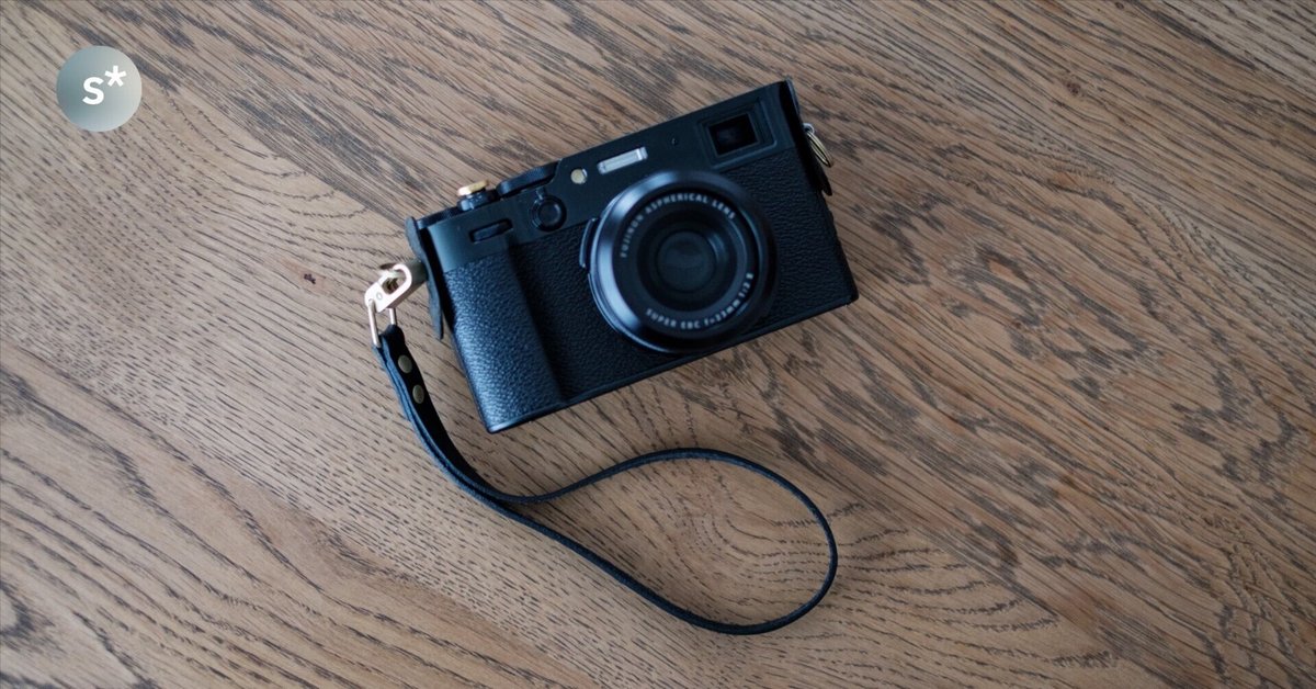 Fujifilm X100 デジタルカメラ ボディスーツ、レザーストラップ他 Fujifilm X100 デジタルカメラ ボディスーツ、レザーストラップ