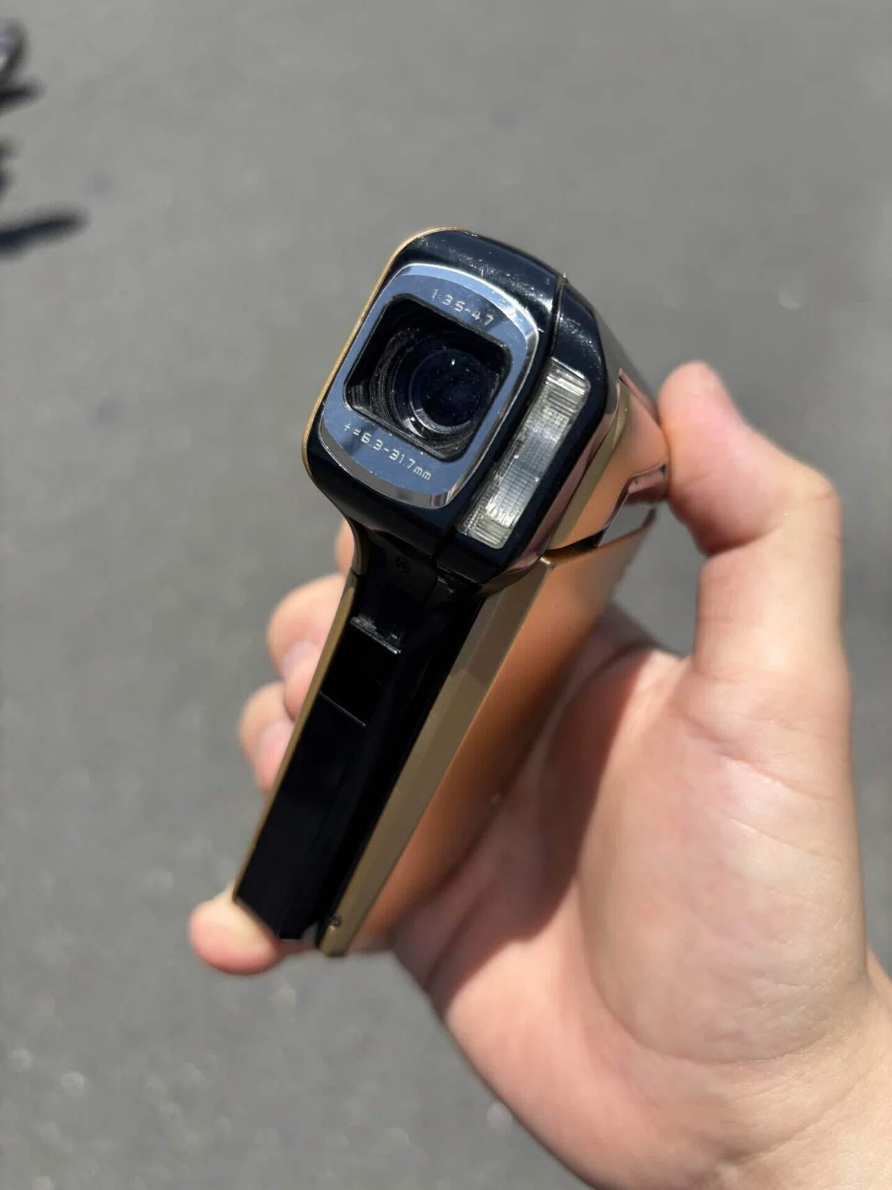 Xacti HD800、片手で撮れる”撃てるエモ”。｜けいふ