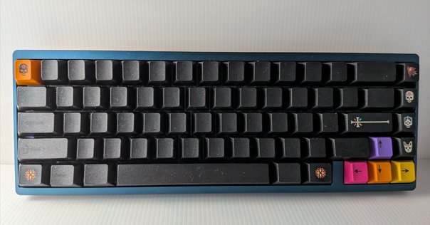 ポメラの特別モデル DM250XY Crystal Neon Yellow を250台限定