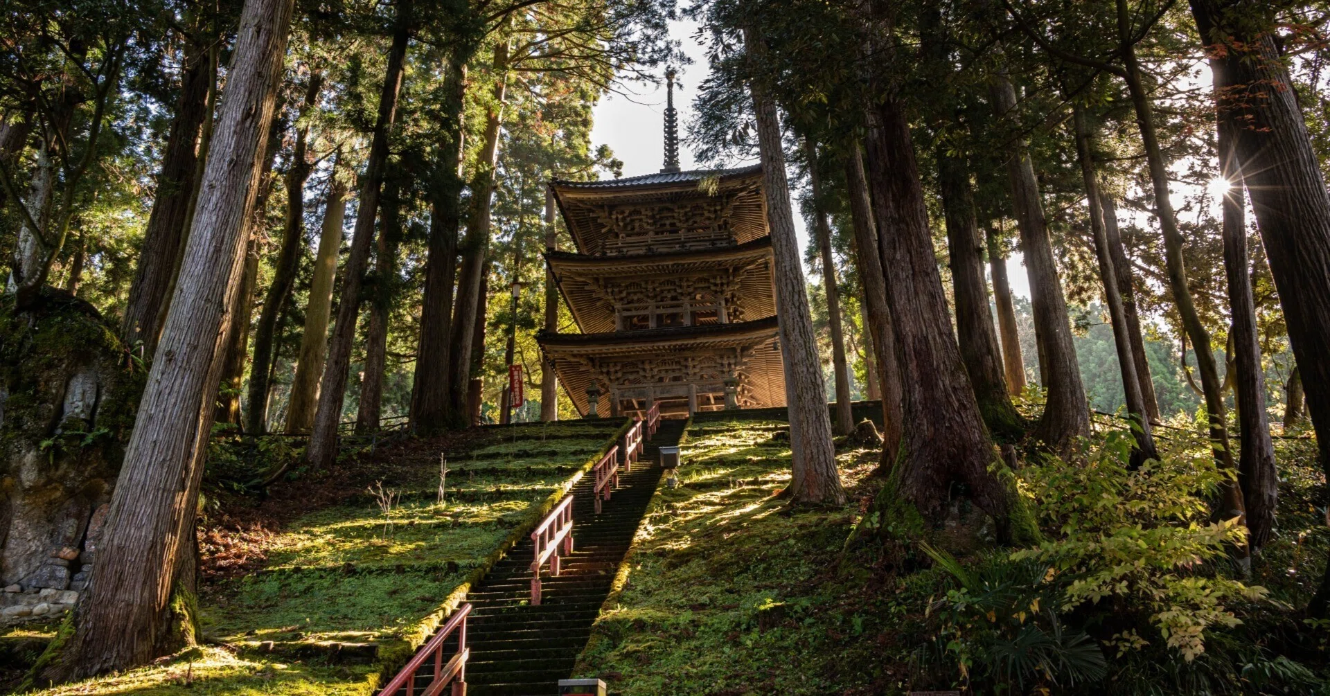 0411 日本最高傑作摩崖仏､日本唯一スケルトン三重塔「日石寺」（富山県