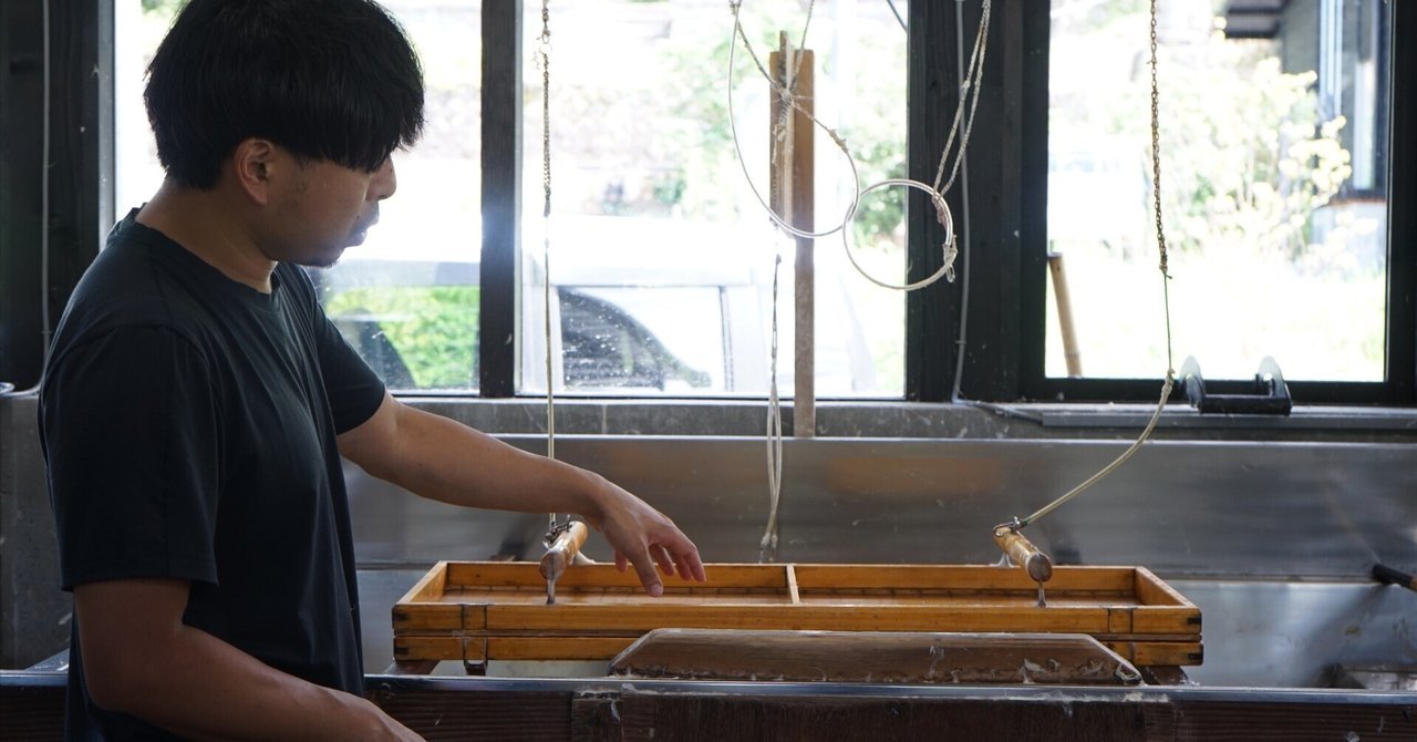 額を特別に作って頂きました。　和紙の作品で大変趣が御座います。 額を特別に作って頂きました。 和紙の作品で大変趣が御座います
