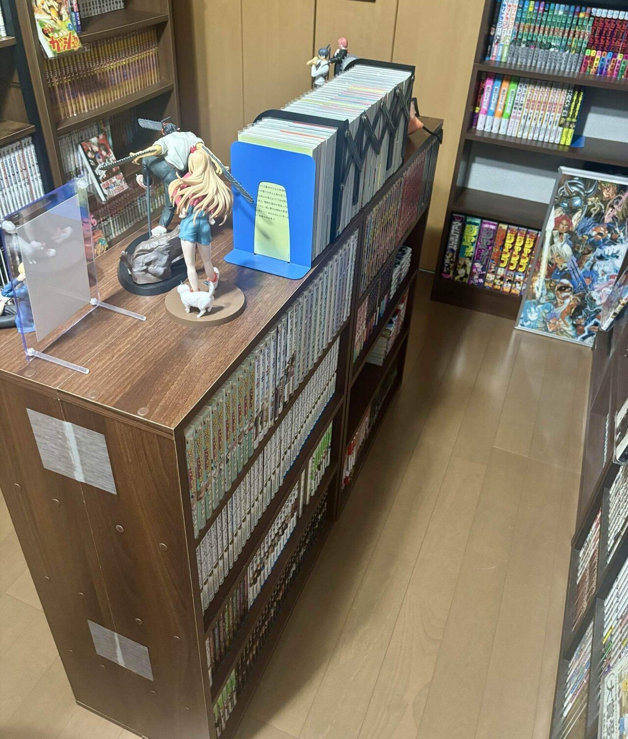 ルームツアー】ニケの漫画部屋初公開！｜ニケの漫画部屋