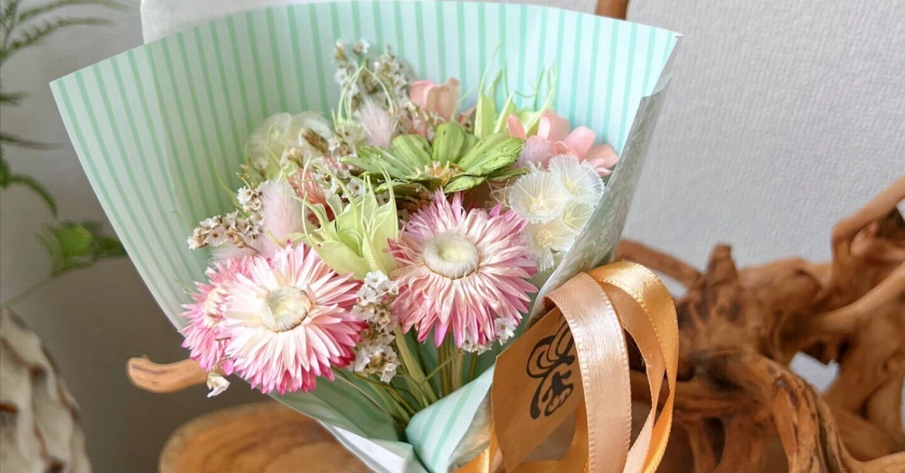 意外と簡単！】自分だけの小さな花束を｜ドライフラワーで作る