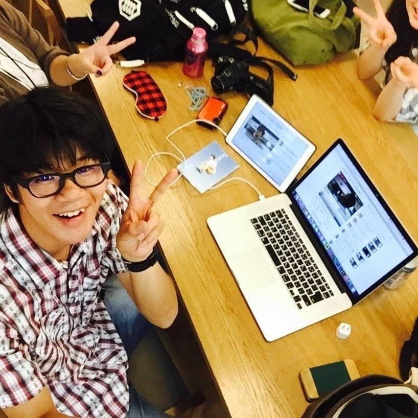 いよいよ三ヶ月前から計画していた沖縄撮影が始まります 成田空港で最終打ち合わせです 天気予報 があまり良くない結果なので 晴れることをただ祈るばかり ナガタクフォト Note