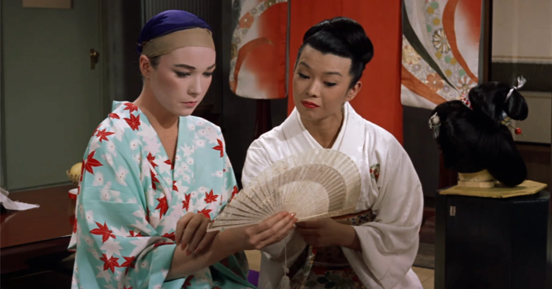 映画評】シャーリー・マクレーンという「最高の日本人」――『青い目の 