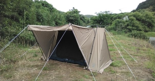 設営までたったの2分！トレッキングポールで建てる1人用テント