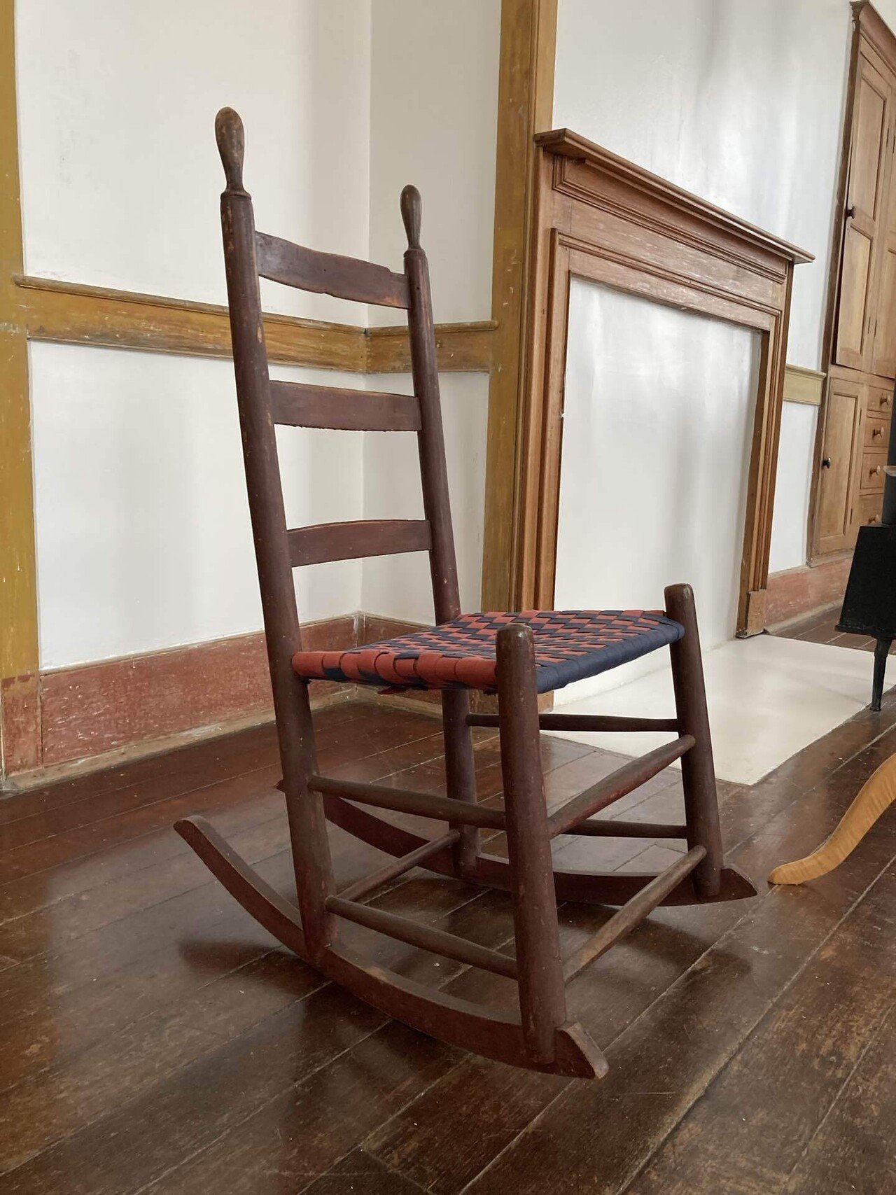 シェーカーチェアの特徴 : ロッカー｜Brick by Brick白木克洋