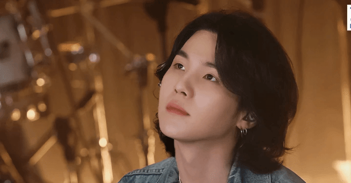 SUGA / Agust D 静と轟 を行き来するプロデューサー・ラッパー|BTS