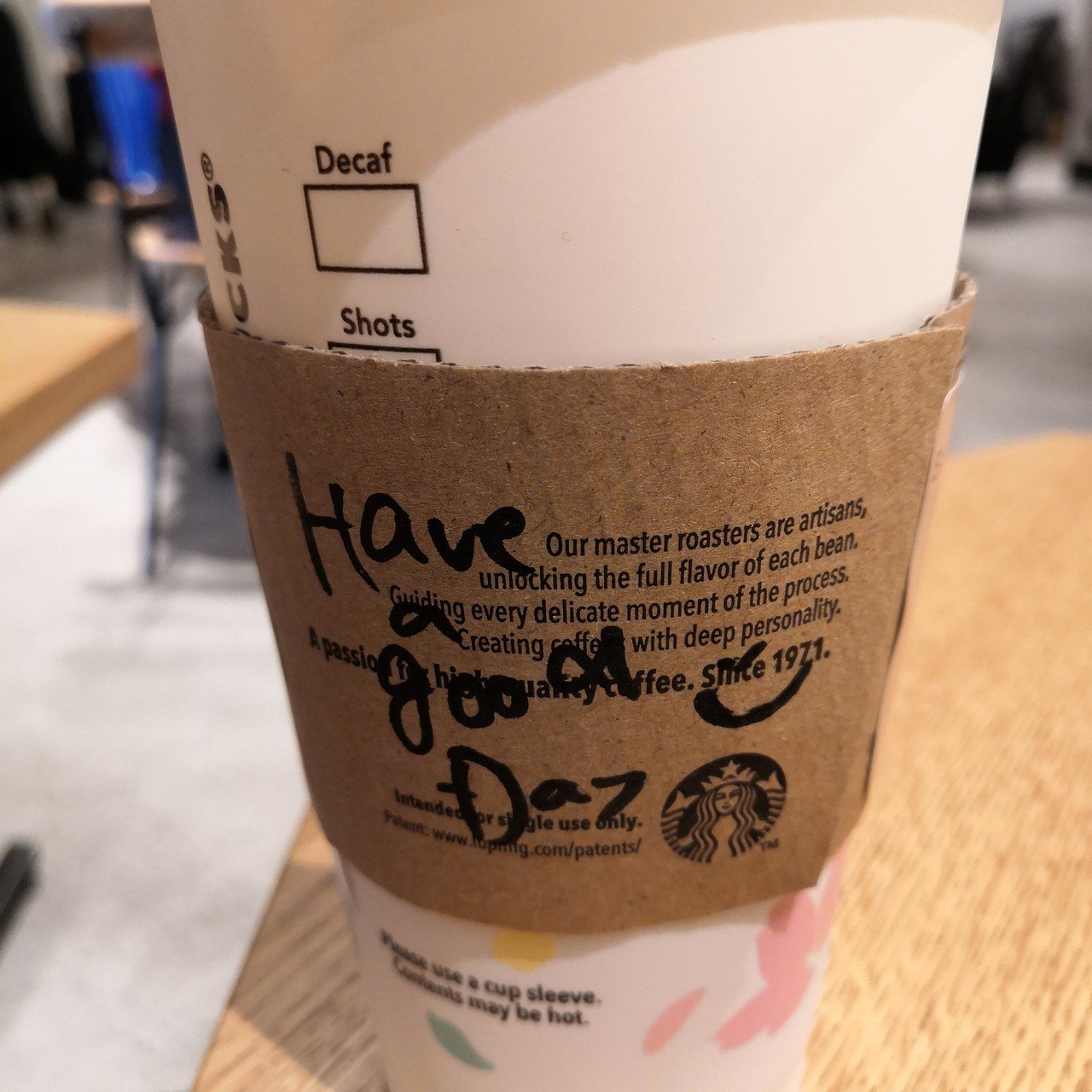 スタバ 今日からマイカップで一杯 スリーブに素敵なメッセージがあったのは嬉しいんですが ここで紙を消費したら本末転倒なのでマイスリーブも調達します 飲んだのはチャイティーラテ 甘いチャイの香りが あおき Note スタバ 今日からマイカップで一杯 スリーブに素敵なメッセージがあったのは嬉しいんですが ここで紙を消費したら本末転倒なのでマイスリーブも調達します 飲んだのはチャイティーラテ 甘いチャイの香りが あおき Note