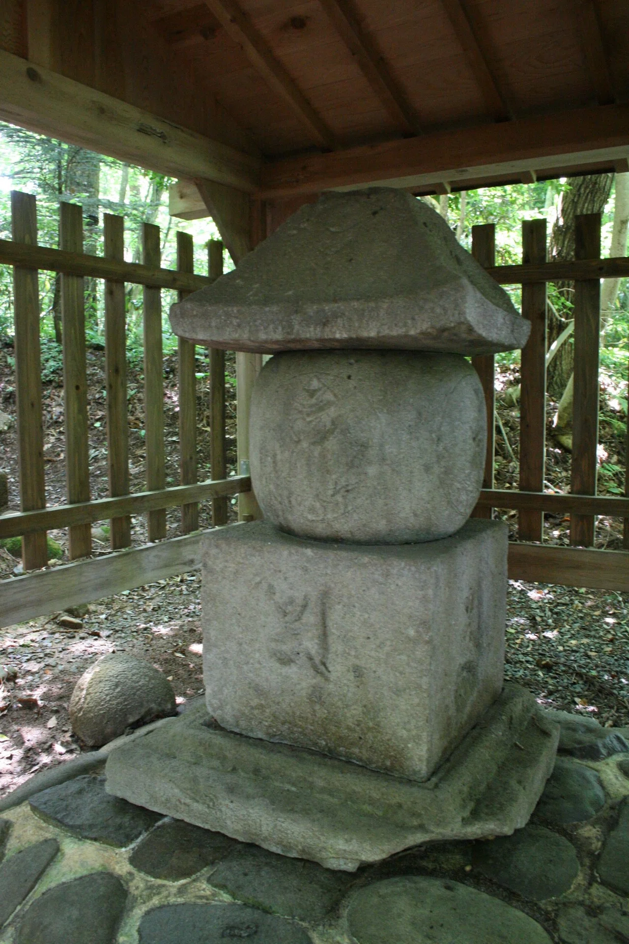 東北地方の石造物⑱：中尊寺釈尊院五輪塔｜綾