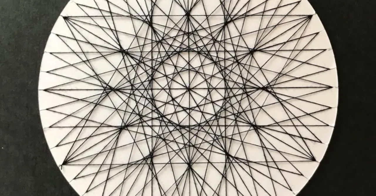 1色、色も形シンプルに｜あや/紙と糸で作る【糸掛けアート】