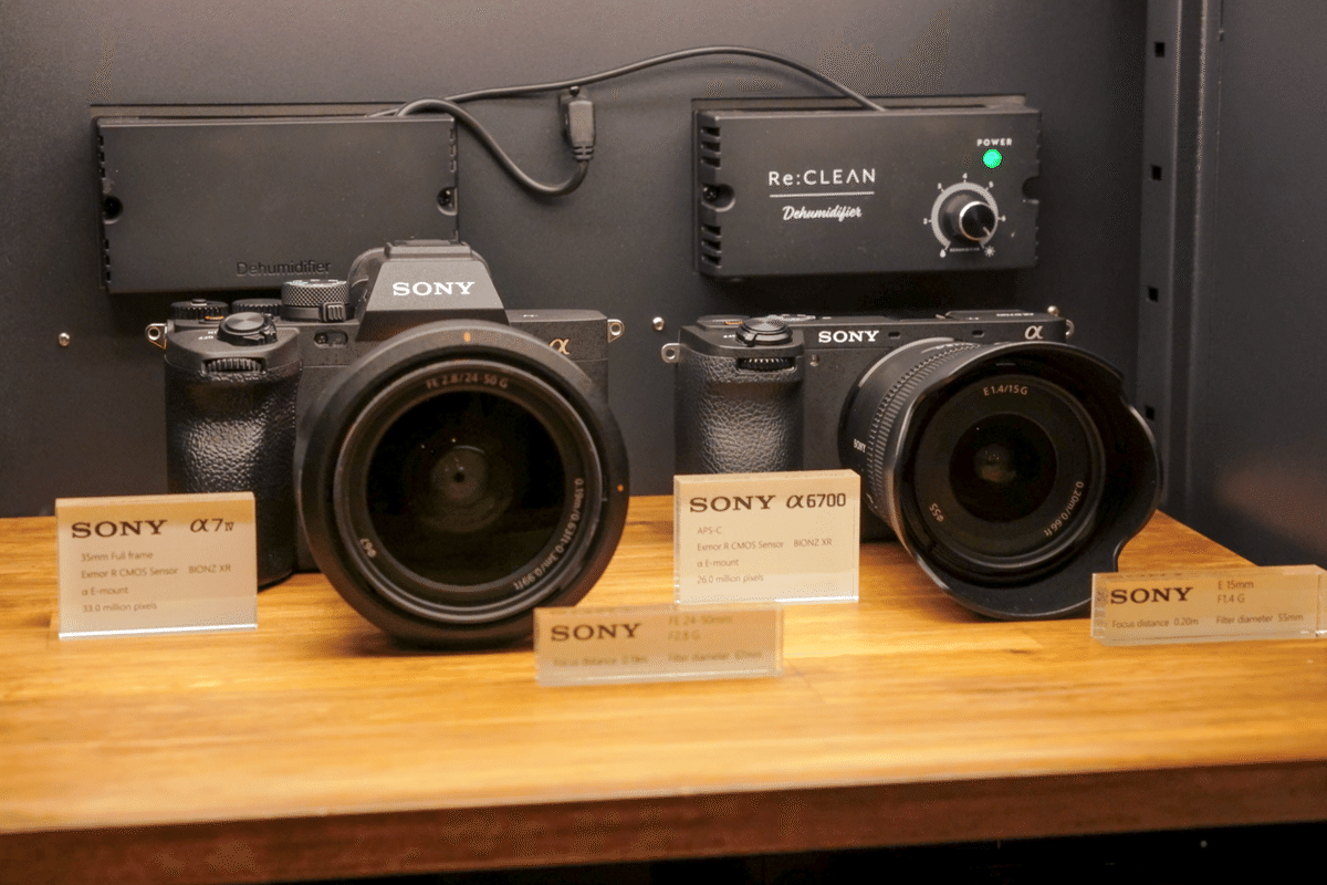 機材紹介 | カメラ収納棚を紹介します。｜KashiKoro