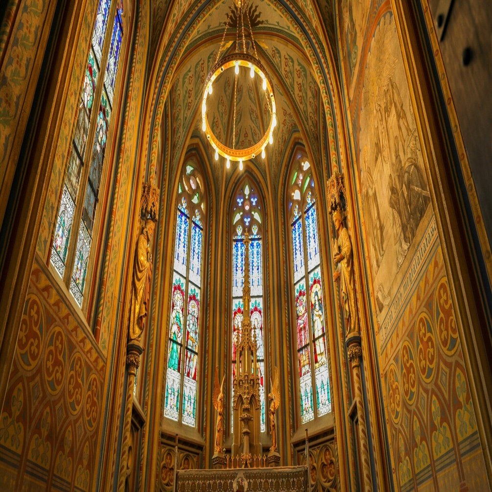 モザイク屋根が特徴のカトリック教会／マーチャーシュ教会｜才谷梅太郎