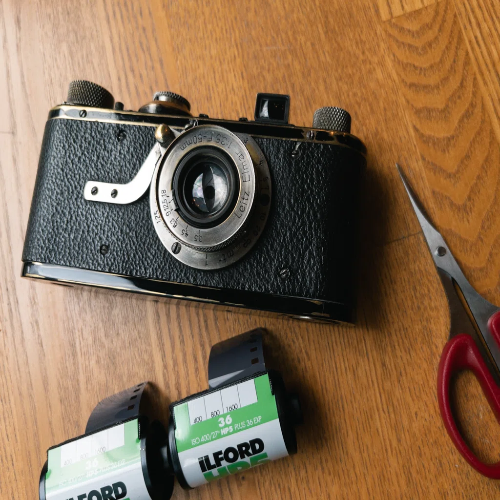 昭和ロマン宝物70年前の古い小さいカメラMycroⅢA 昭和レトロ 昭和30年代 8ミリカメラ セコニック社エルマチック8 | 路地
