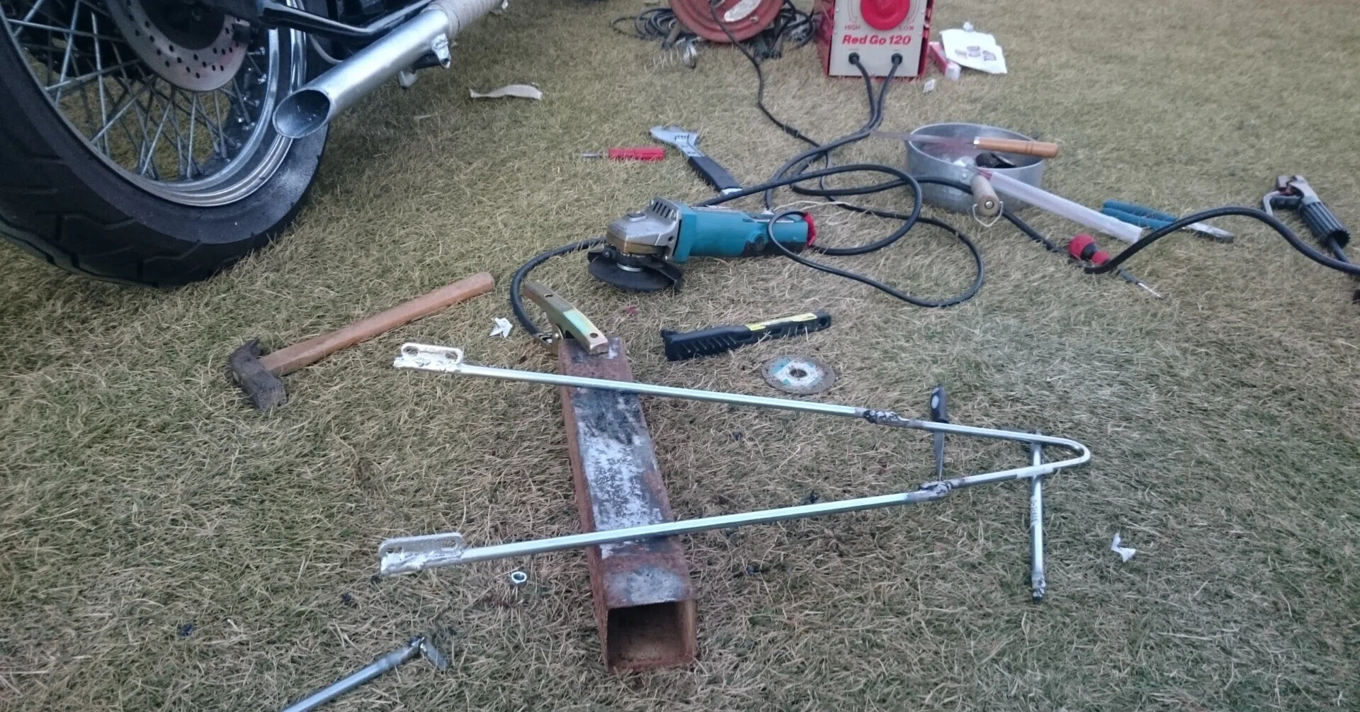 実験：バイク＆DIY】シーシーバーを自作してみた（追加：メット 
