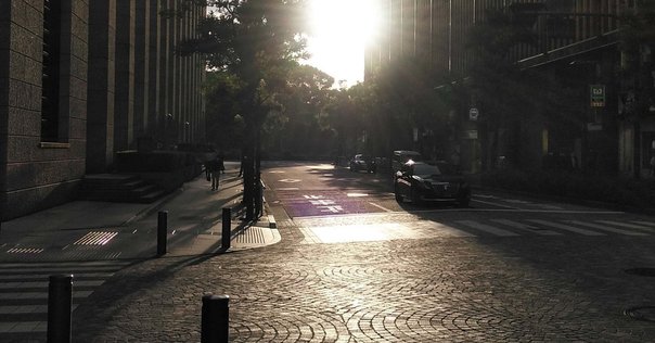 批評の座標 第5回】「外」へと向かい自壊する不可能な運動