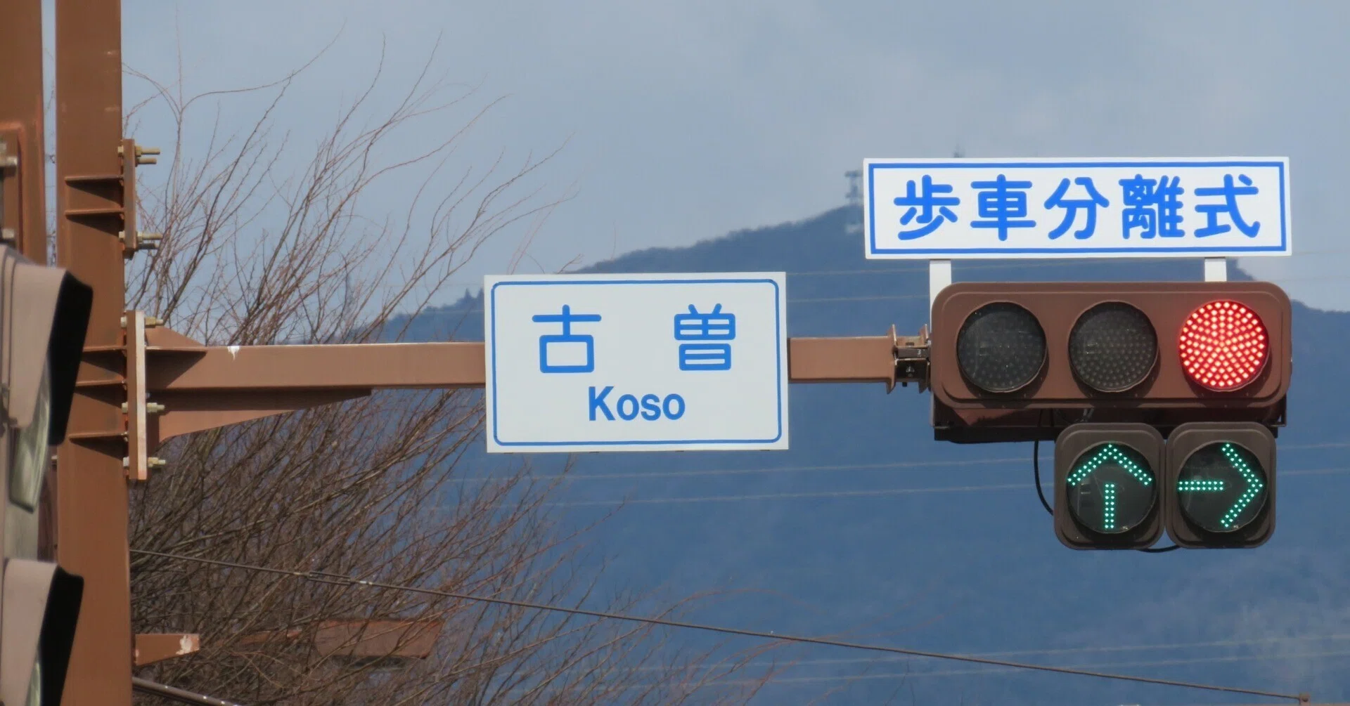 山口県13の市すべてに低コスト型の矢印灯器が最低1つは設置されている