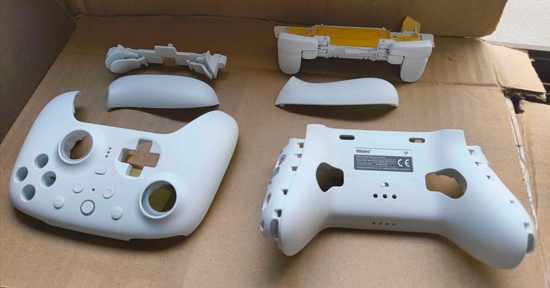 白色　8bitdo　プロコントローラー　付属品全てあり　傷なし　スイッチ PC 白色 8bitdo プロコントローラー 付属品全てあり 傷なし スイッチ PC